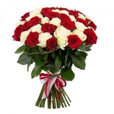 Букет 35 червоно-білих троянд